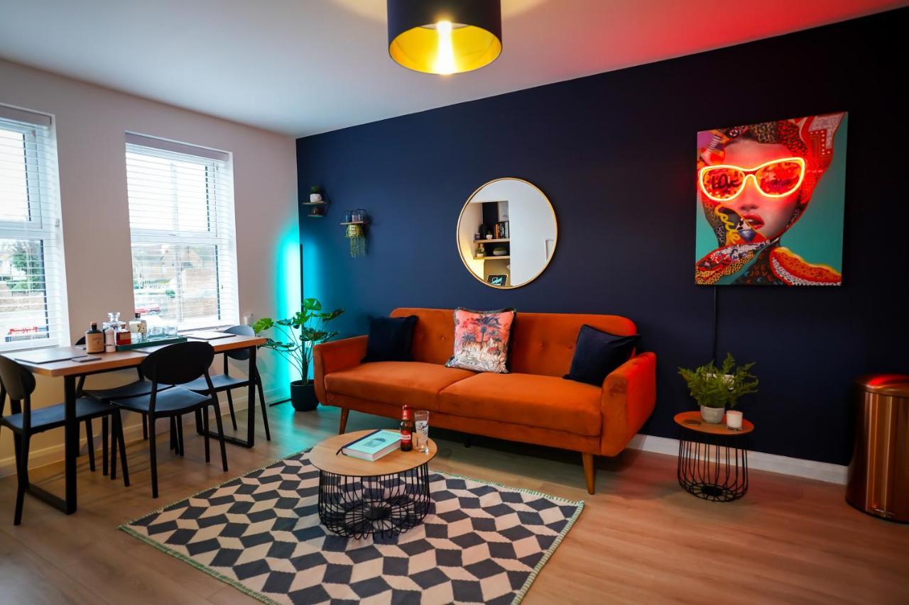 Neon Road At Park House Peterborough City Centre Apartment Esterno foto